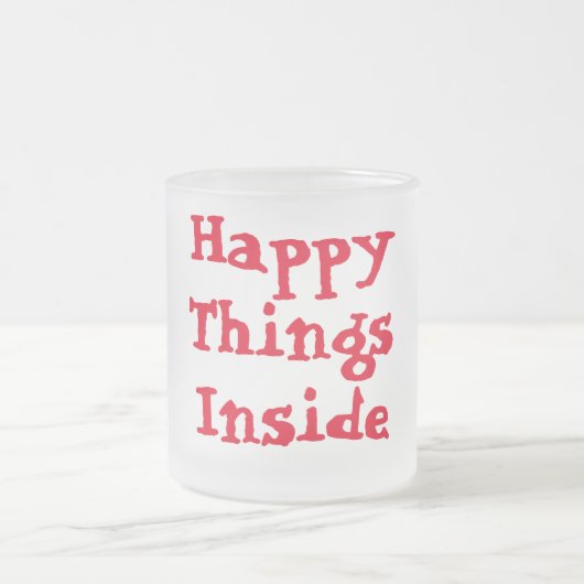 Glückliche Dinge innerhalb der Tasse (Mittel)