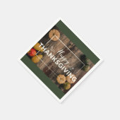 Glückliche Erntedankgourds über Rustikales Holz Serviette (Ecke)