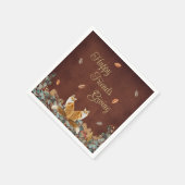 Glückliche Freunde geben Füchse in Herbstblättern Serviette (Ecke)