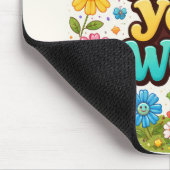 Glückliche Gänseblümchen und Regenbogen Mousepad (Ecke)