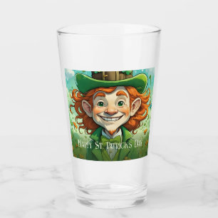Glückliche Gesichter am St. Patrick's Day Glas