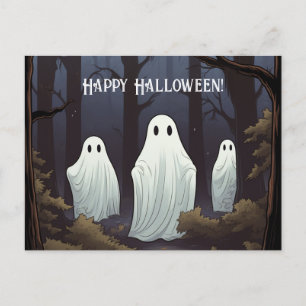 Glückliche Halloween-Geister in einem Wald Postkarte