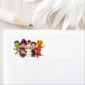 Glückliche Halloween-Kinder mit Kostümen (Insitu)