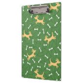 glückliche Hunde mit Knochenhintergrund Klemmbrett (Links)