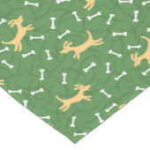 glückliche Hunde mit Knochenhintergrund Kurzer Tischläufer (Ecke)