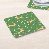 glückliche Hunde mit Knochenhintergrund Rechteckiger Pappuntersetzer (angewinkelt)