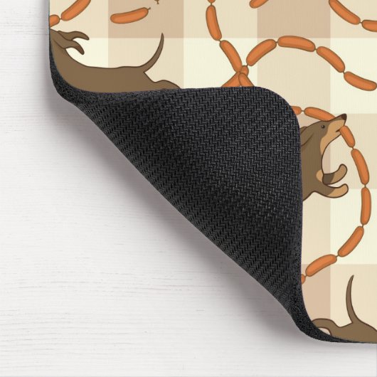 glückliche Hunde mit Wursthintergrund Mousepad (Ecke)