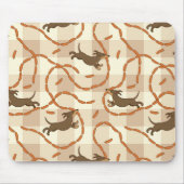 glückliche Hunde mit Wursthintergrund Mousepad (Vorne)