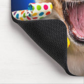 Glückliche Hundeparty-Tut-Bläser Mousepad (Ecke)