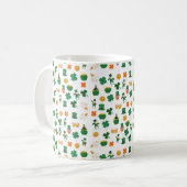 Glückliche irische Mustersymbole, heiliger Patrick Kaffeetasse (Vorderseite Links)