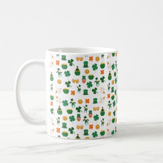 Glückliche irische Mustersymbole, heiliger Patrick Kaffeetasse (Links)