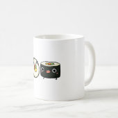 Glückliche Kawaii Sushi-Röllchen Kaffeetasse (VorderseiteRechts)
