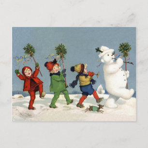 Glückliche Kinder, die mit einem Schneemann laufen Postkarte