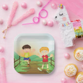 Glückliche Kinder spielen draußen Pappteller (Party)