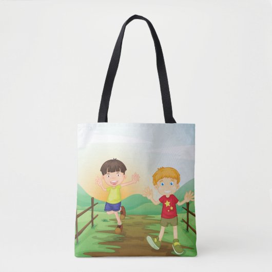 Glückliche Kinder spielen draußen Tasche (Vorderseite)