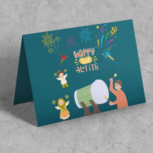 Glückliche Kinder spielen Feuerwerke feiern Eid Mu Karte