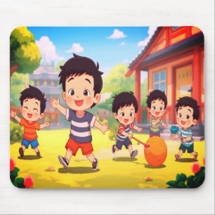 Glückliche Kinder spielen im Hof auf einem dicken Mousepad