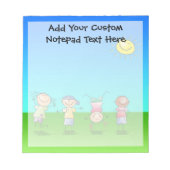 Glückliche Kinder spielen in der Sonne, Kinder dra Notizblock (Vorderseite)