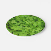 Glückliche Kleeblätter! Pappteller (Schrägansicht)