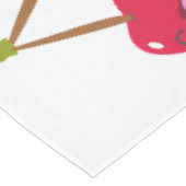 Glückliche lächelnde Kawaii-Kirschfrucht Tischdecke (Schrägansicht)