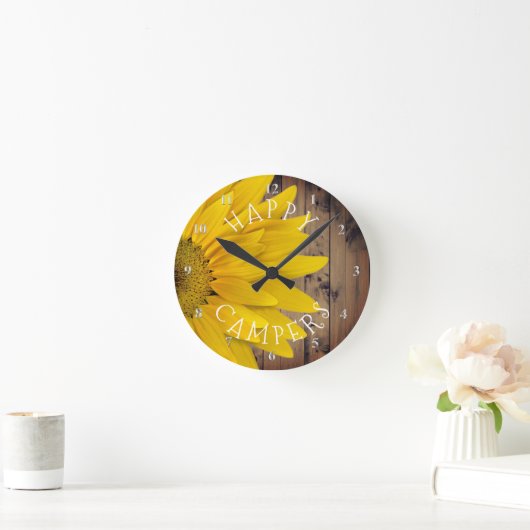 Glückliche Lagerbewohner-rustikaler Runde Wanduhr (Zuhause)