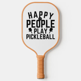 Glückliche Leute spielen Pickleball Pickleball Schläger