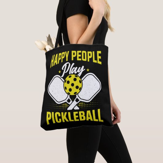 Glückliche Leute spielen Pickleball Tasche (Von Nahem)