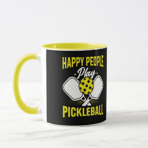 Glückliche Leute spielen Pickleball Tasse