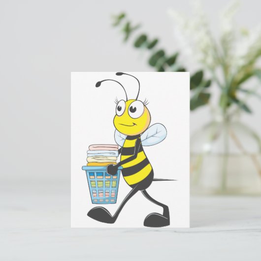 Glückliche Mutter Bee in ihrer Wäsche fertig geste Postkarte (Stehend Vorderseite)