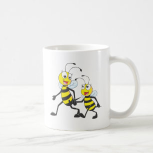 Glückliche Mutter-und Tochter-Biene, die zusammen Kaffeetasse