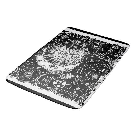 Glückliche Numerologie Manifesting Magic Black & W Badematte (Schrägansicht)