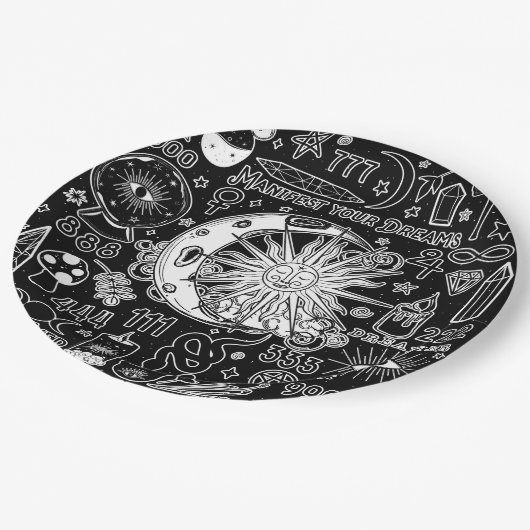 Glückliche Numerologie Manifesting Magic Black & W Pappteller (Schrägansicht)