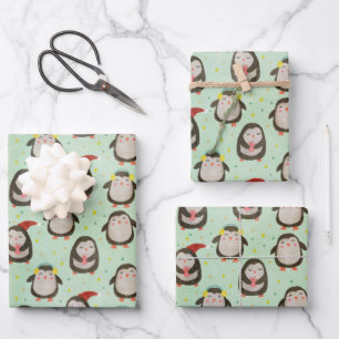 Glückliche Pinguine mit Weihnachtsmannmützen und O Geschenkpapier Set