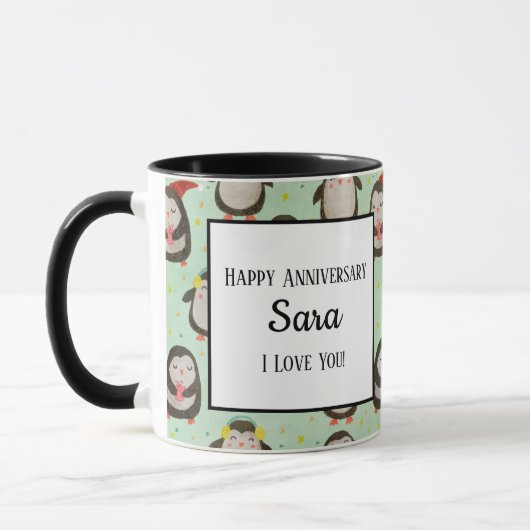 Glückliche Pinguine mit Weihnachtsmannmützen und O Tasse (Links)