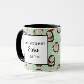 Glückliche Pinguine mit Weihnachtsmannmützen und O Tasse (Vorderseite Links)