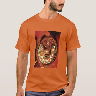 Glückliche stilvolle trendige Mode T-Shirt