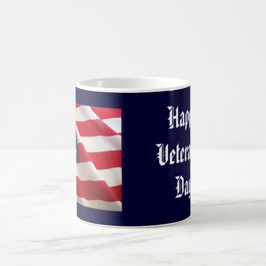 Glückliche Tasse des Veterans Tages (Mittel)