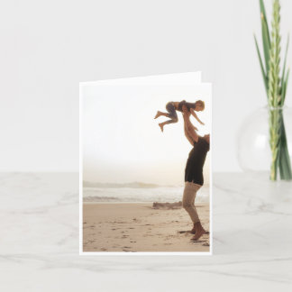 Glückliche Vatertagskarte am Strand Feiertagskarte