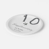 Glücklicher 10-jähriger Jubiläumsname Datum grauer Pappteller (Schrägansicht)