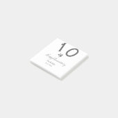 Glücklicher 10-jähriger Jubiläumsname Datum grauer Post-it Klebezettel (angewinkelt)