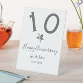 Glücklicher 10-jähriger Jubiläumsname Datum grauer Sockelschild (In Situ)