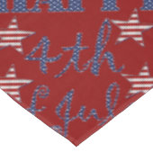 Glücklicher 4. Juli US Flagge Text Patriotic Tischdecke (Schrägansicht)