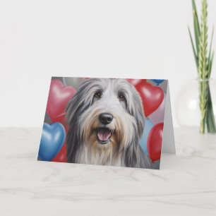 Glücklicher Bearded Collie mit Ballons zum Valenti Karte