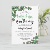 Glücklicher Charm auf dem Weg Geschlecht neutrale Einladung (Stehend Vorderseite)