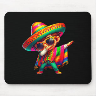 Glücklicher cinco de mayo dabbing Junge Mann mexik Mousepad