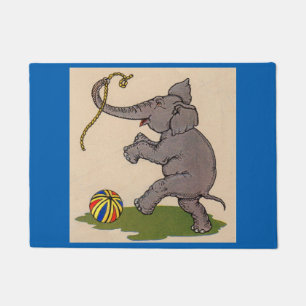 glücklicher Elefant, der mit Seil und Ball spielt Fußmatte