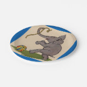 glücklicher Elefant, der mit Seil und Ball spielt Pappteller (Schrägansicht)