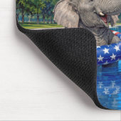 Glücklicher Elefant im Reflektionsbecken Mousepad (Ecke)