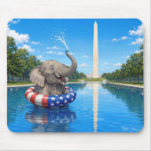 Glücklicher Elefant im Reflektionsbecken Mousepad (Vorne)