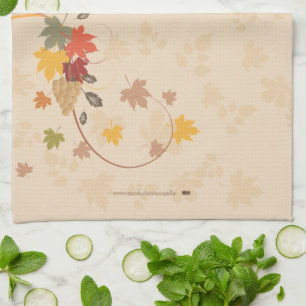 Glücklicher Erntedank - Blätter, Trauben und Küchentuch